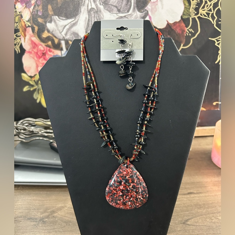 NWT necklace and earring set